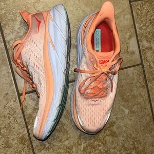 Women’s hoka Clifton 8